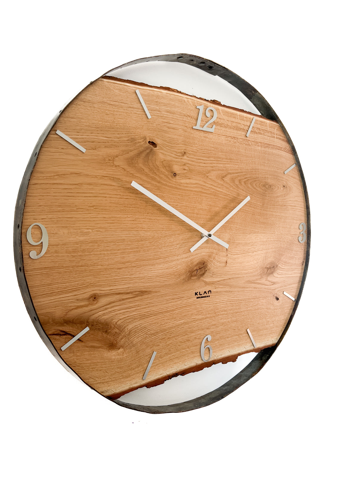 Handgefertigte XXL-Wanduhr aus Eiche 67 cm mit Fassring – No. 544 – Detailansicht