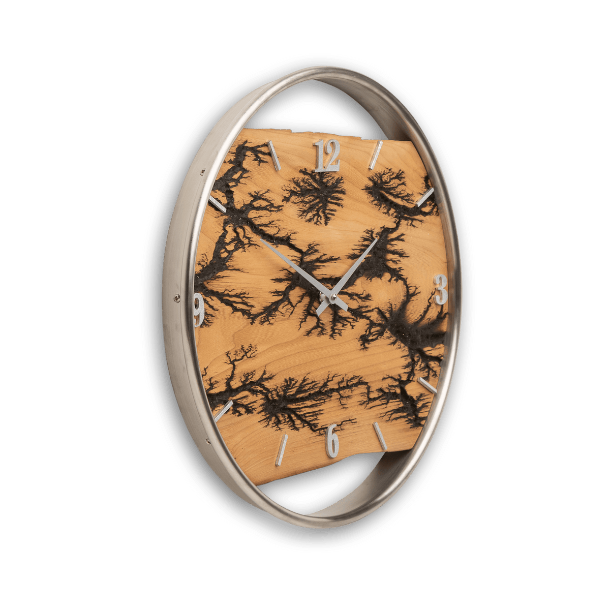 Handgefertigte Wanduhr aus Ulmenholz 40 cm mit Blitzstruktur – No. 102 – Detailansicht