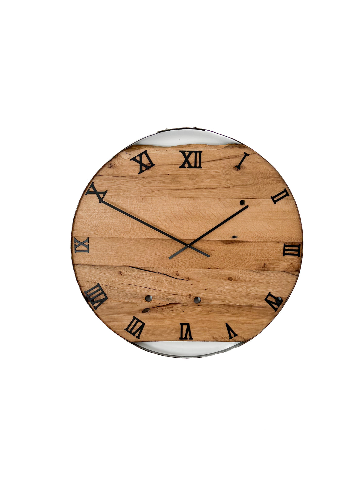 Handgefertigte XXL-Wanduhr aus Altholz-Eiche 83 cm mit Fassring – No. 388 – Gesamtansicht