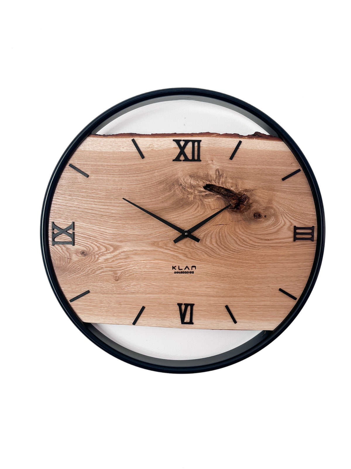 Handgefertigte Wanduhr aus Eiche 45 cm mit Edelstahlring – No. 558 – Gesamtansicht