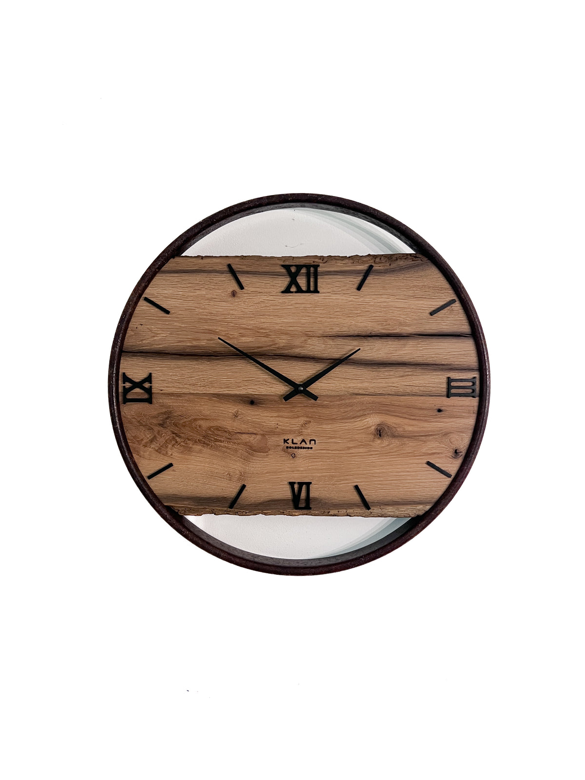 Handgefertigte Wanduhr aus Altholz-Eiche 45 cm mit Metallring – No. 551 – Gesamtansicht