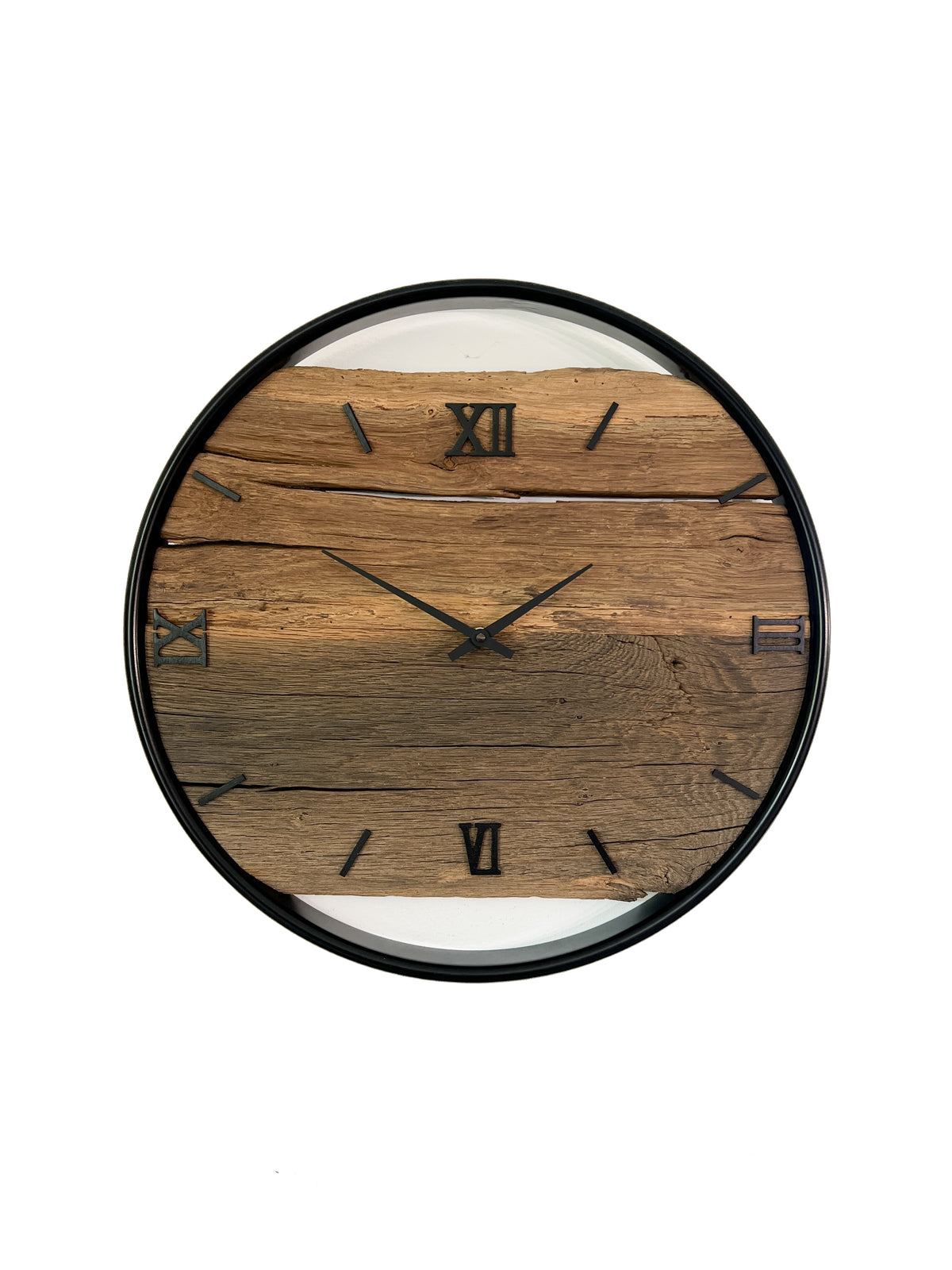 Handgefertigte Wanduhr aus Altholz-Eiche 45 cm mit Edelstahlring – No. 531 – Gesamtansicht