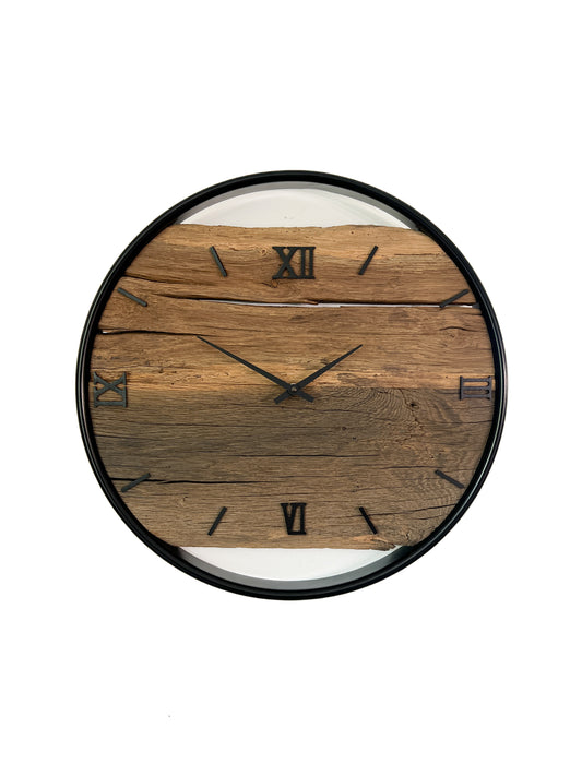 Handgefertigte Wanduhr aus Altholz-Eiche 45 cm mit Edelstahlring – No. 531 – Gesamtansicht