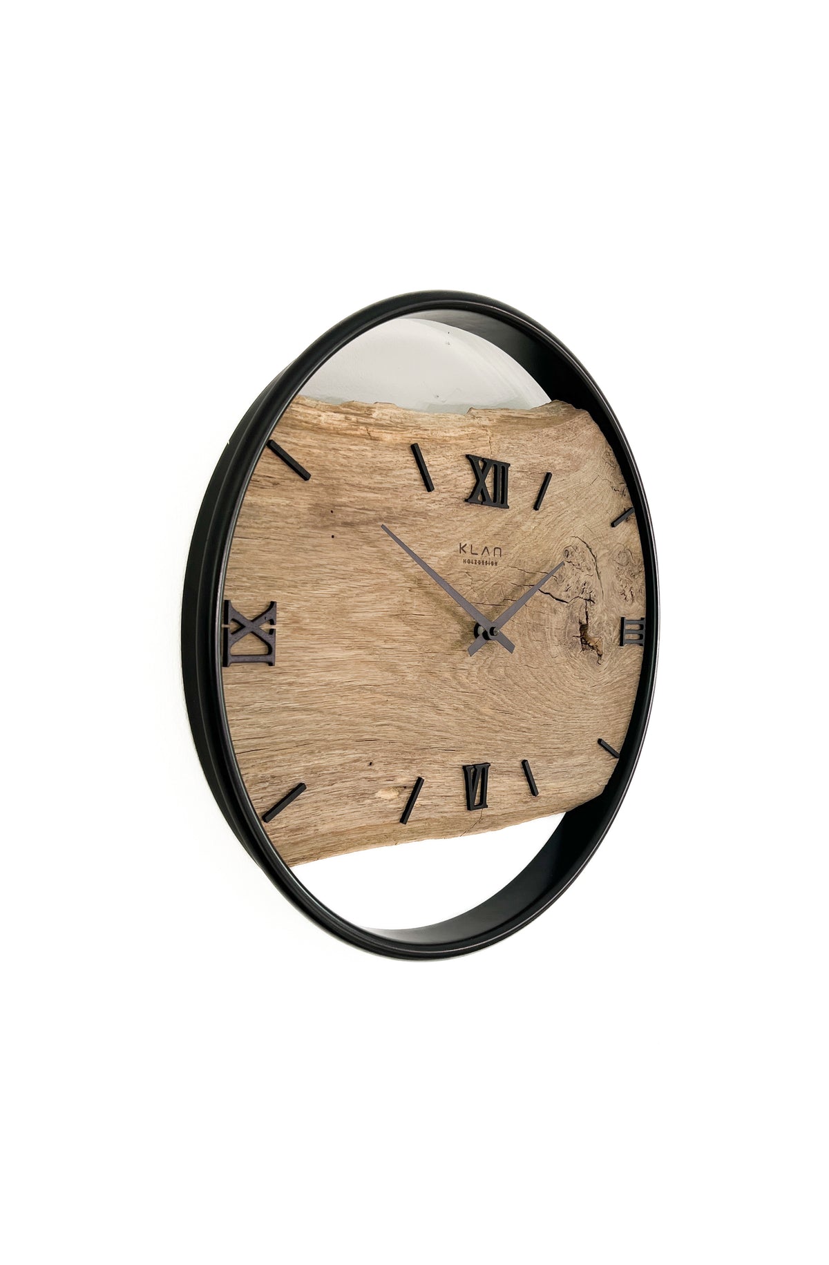 Handgefertigte Wanduhr aus Altholz-Eiche 40 cm mit Edelstahlring – No. 507 – Detailansicht
