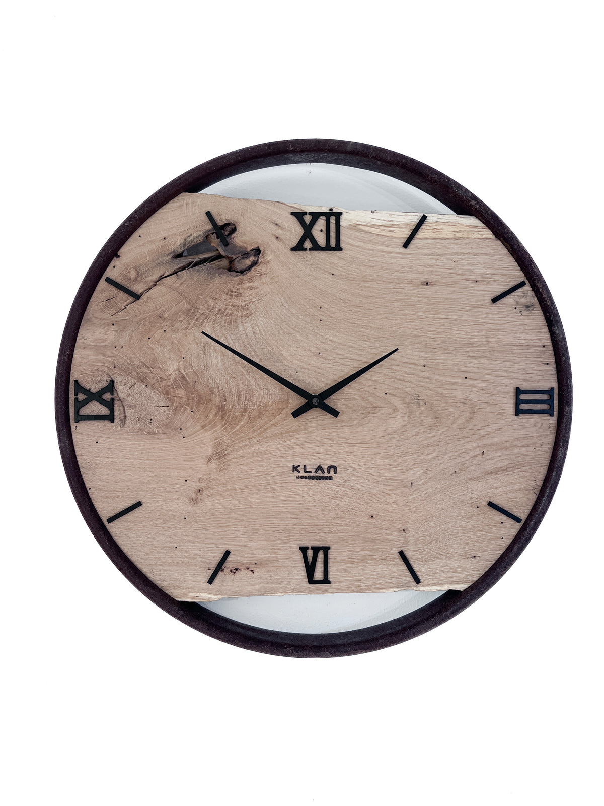 Handgefertigte Wanduhr aus Eiche 45 cm mit Ring im Rostlook – Unikat NO 577