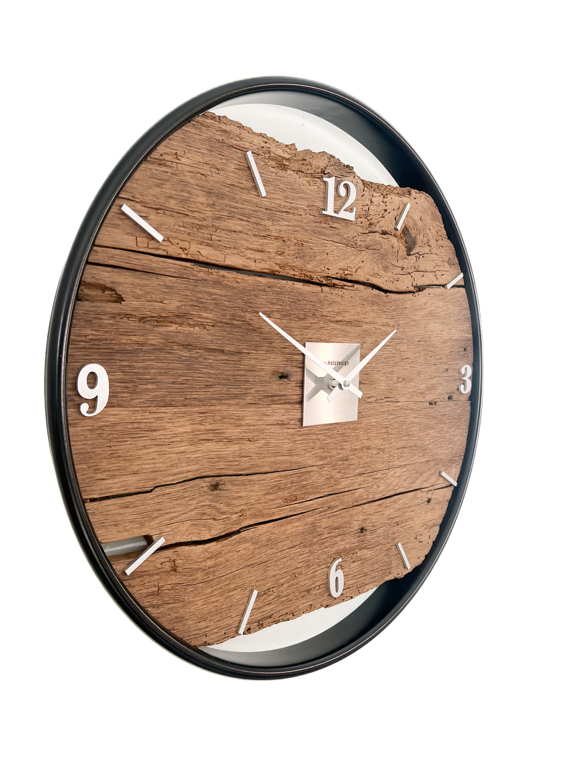 Handgefertigte Wanduhr aus Altholz-Eiche 50 cm mit Edelstahlring – No. 522 – Detailansicht
