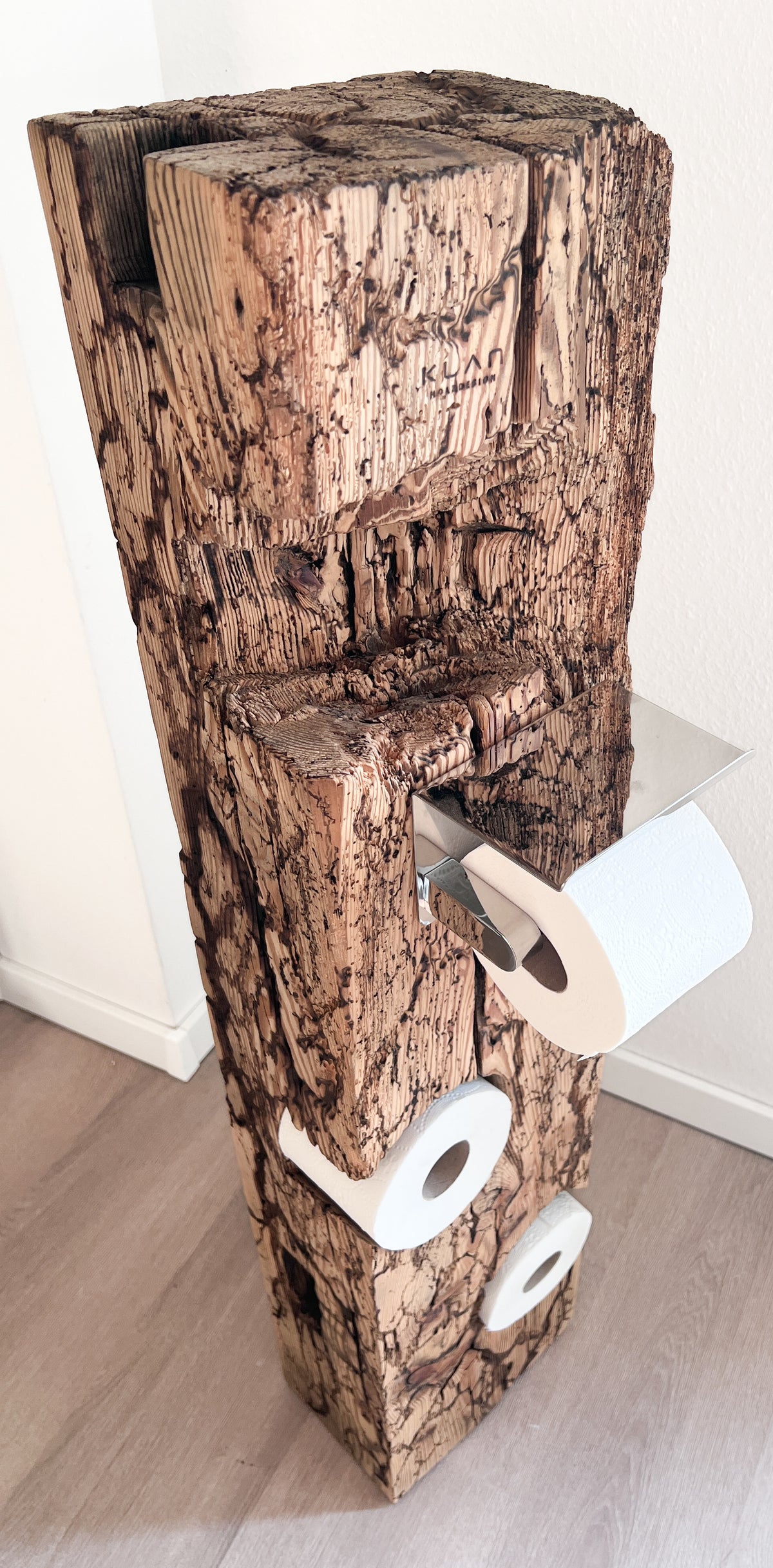 Handgefertigter Toilettenpapierhalter aus Fichte 105 cm mit Blitzstruktur – Seitenansicht