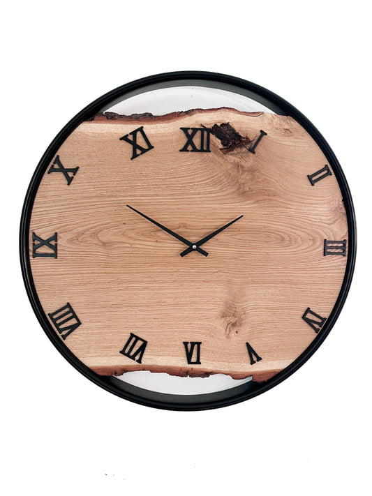 Handgefertigte Wanduhr aus Eiche 50 cm mit Edelstahlring – No. 432 – Gesamtansicht