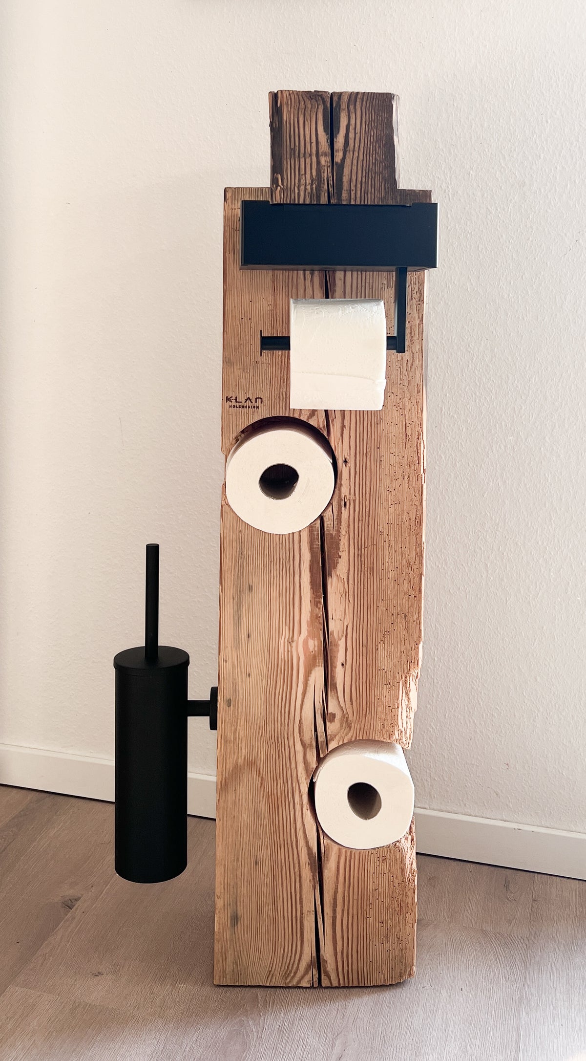 Handgefertigter Toilettenpapierhalter aus Fichte 104 × 35 cm mit Blitzstruktur – Gesamtansicht