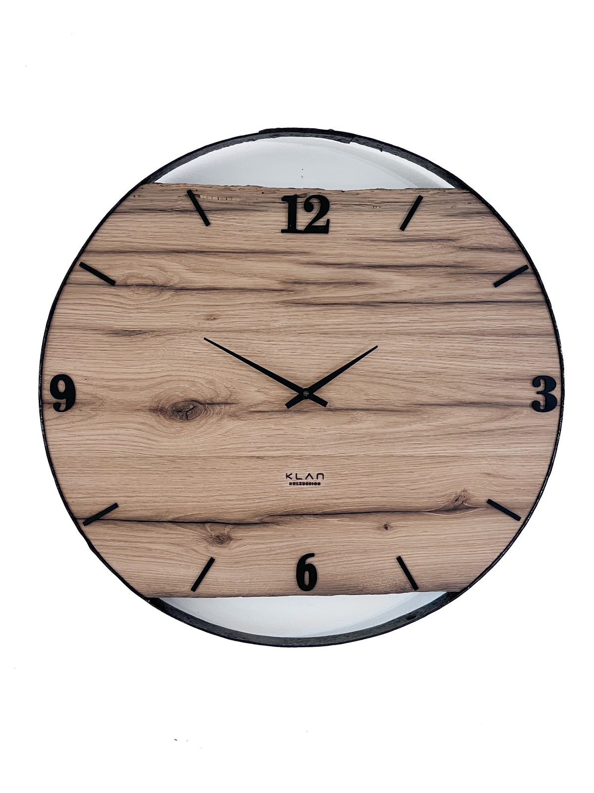 Wanduhr aus Altholz Eiche 55 cm mit schwarzen Ziffern und dunklem Ring – handgefertigtes Unikat NO 578