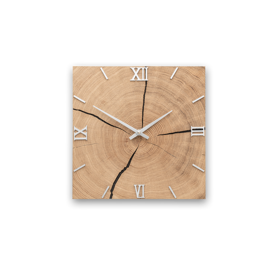 Handgefertigte Quadratische Wanduhr aus Eiche 30 × 30 cm – No. 260 – Gesamtansicht