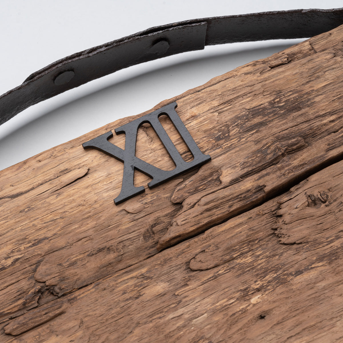 Handgefertigte Wanduhr aus Holz von Klan-Holzdesign