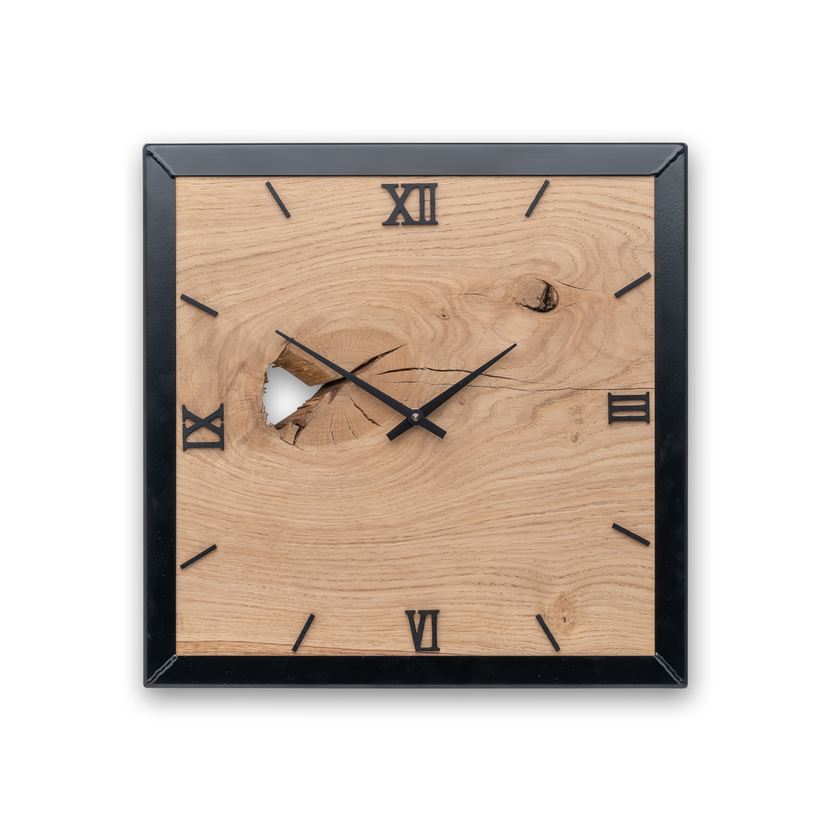 Handgefertigte Quadratische Wanduhr aus Eiche 40 × 40 cm – No. 408 – Gesamtansicht