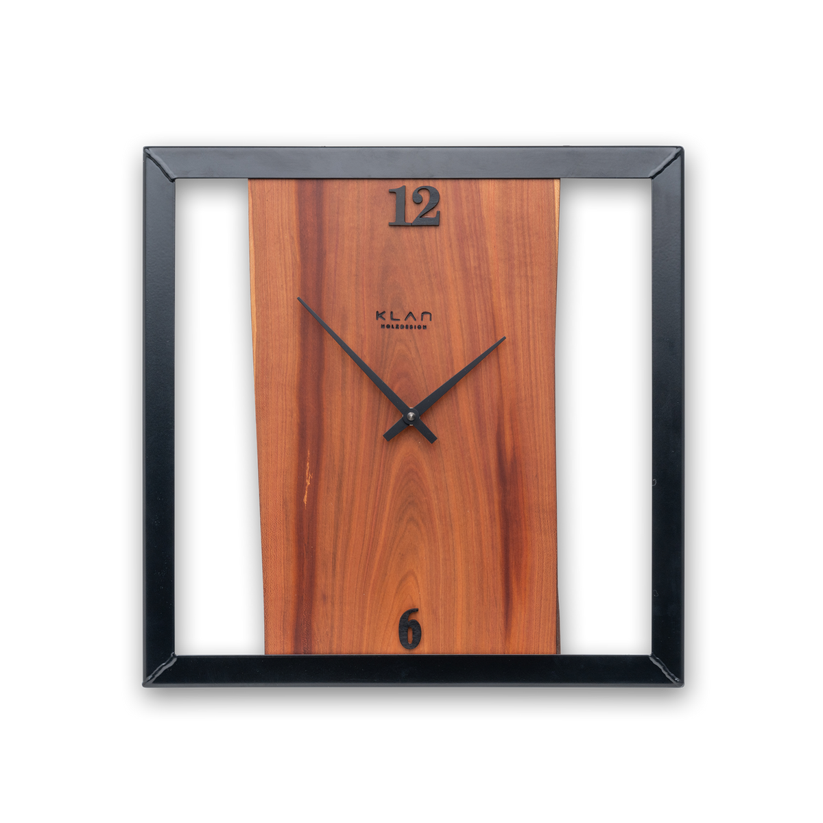 Handgefertigte Quadratische Wanduhr aus Zwetschgenholz 40 × 40 cm – No. 411 – Gesamtansicht