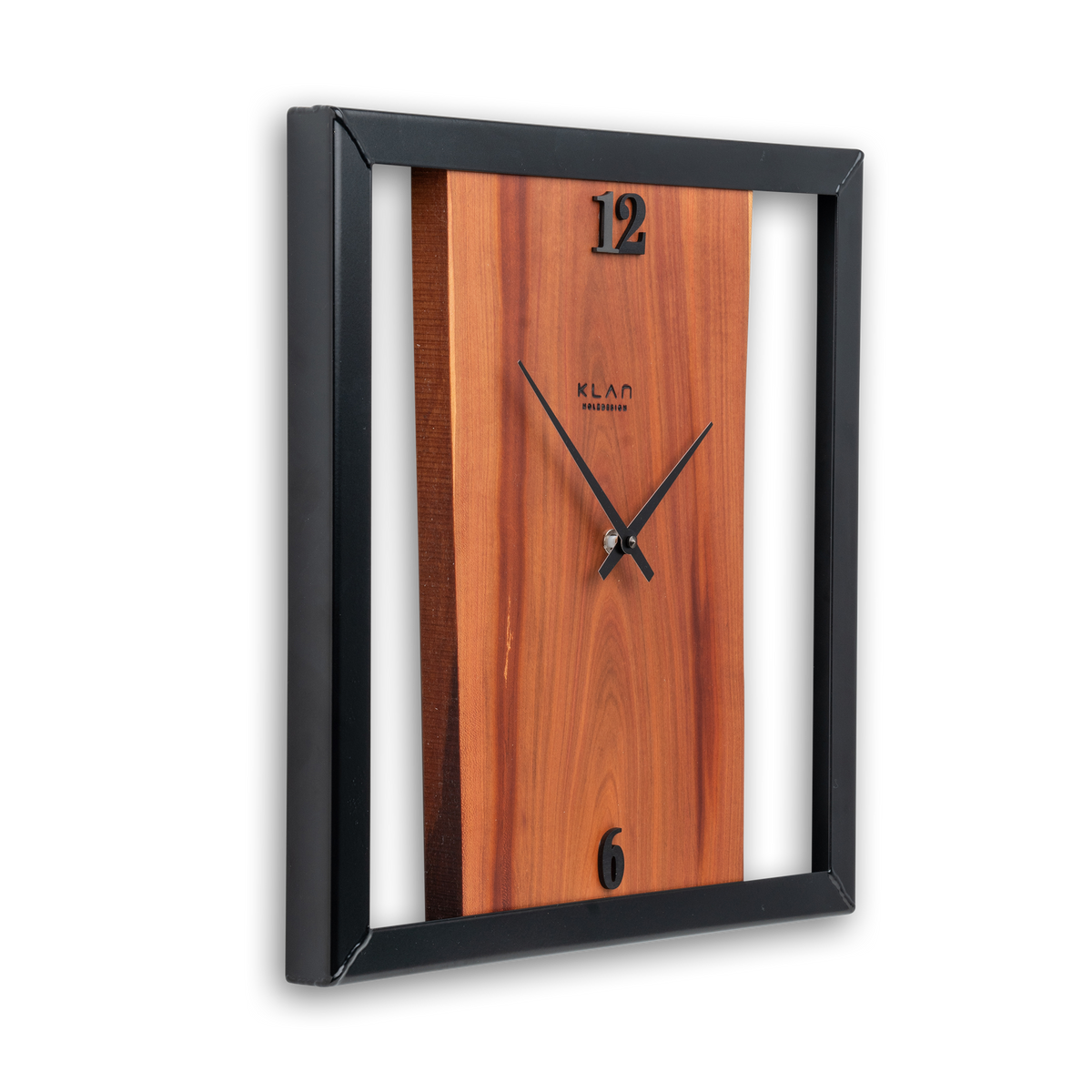 Handgefertigte Quadratische Wanduhr aus Zwetschgenholz 40 × 40 cm – No. 411 – Detailansicht
