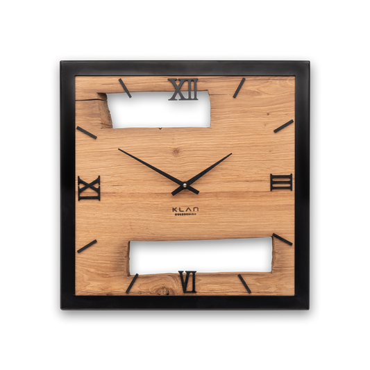 Handgefertigte Quadratische Wanduhr aus Eiche 40 × 40 cm – No. 436 – Gesamtansicht