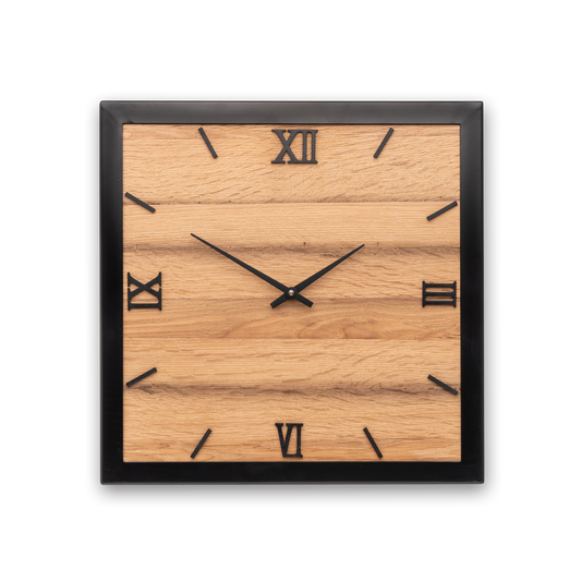 Handgefertigte Quadratische Wanduhr aus Eiche 40 × 40 cm – No. 454 – Gesamtansicht